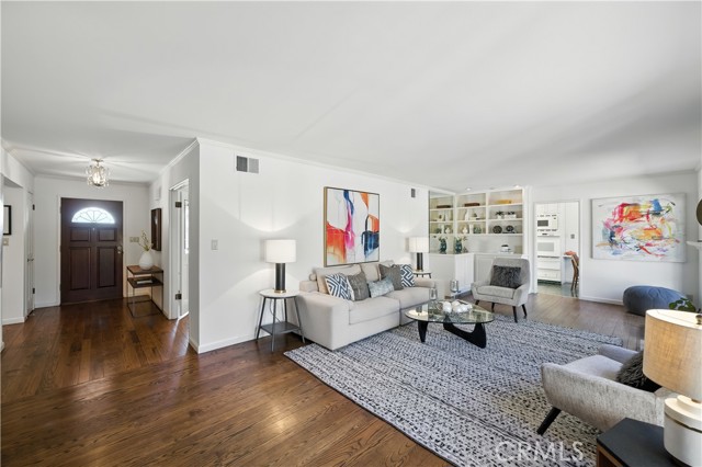 Detail Gallery Image 5 of 27 For 1319 Skyview Dr, Burlingame,  CA 94010 - 3 Beds | 2 Baths