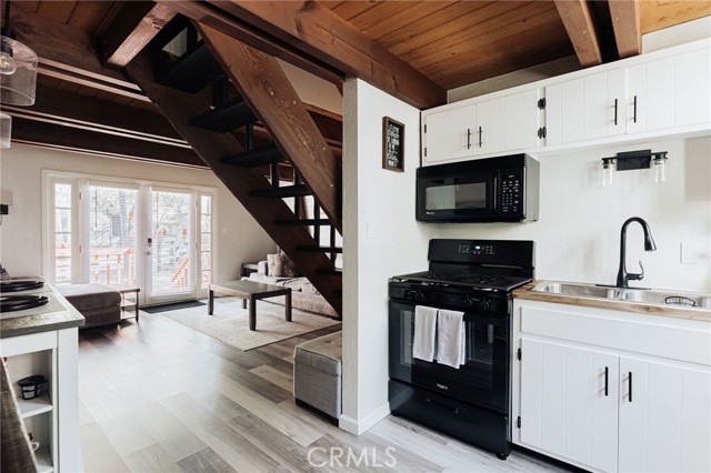 Detail Gallery Image 9 of 32 For 396 Kern Ave, Sugarloaf,  CA 92386 - 2 Beds | 1 Baths