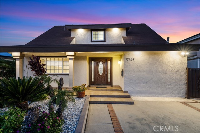Detail Gallery Image 4 of 52 For 12759 Elkwood St, North Hollywood,  CA 91605 - 4 Beds | 3 Baths