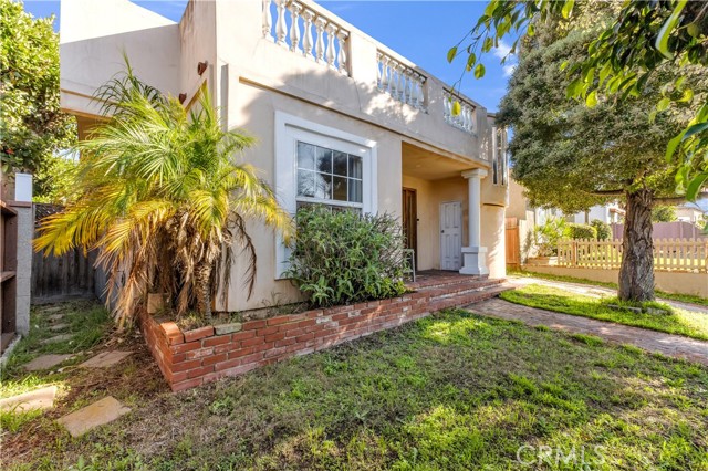 Detail Gallery Image 3 of 21 For 608 S Pacific Coast Highway, Redondo Beach,  CA 90277 - 2 Beds | 2 Baths