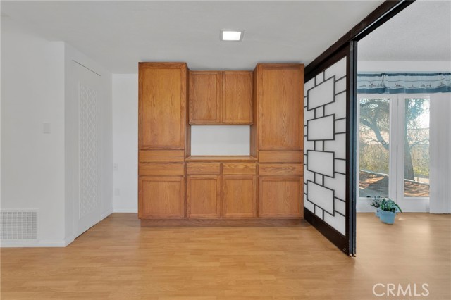Detail Gallery Image 6 of 39 For 19385 Saint Timothy Ct, Apple Valley,  CA 92307 - 3 Beds | 2/1 Baths