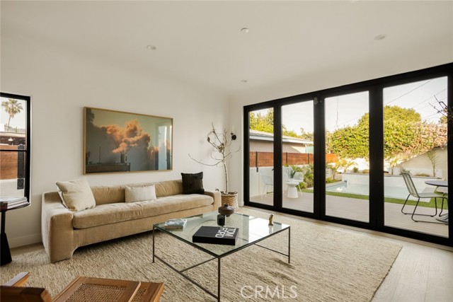 2334 Glover Place, Los Angeles CA: https://media.crmls.org/medias/d8c49387-e704-4cfa-a448-7029bfb81342.jpg