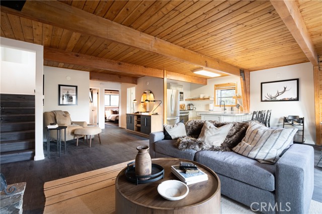 Detail Gallery Image 9 of 45 For 1117 Crater Mountain, Big Bear City,  CA 92314 - 5 Beds | 3 Baths