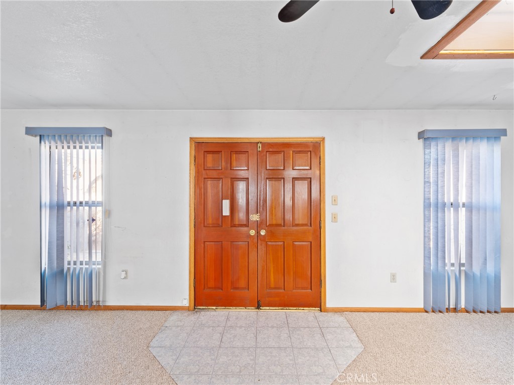 https://media.crmls.org/medias/d8c568a5-f986-4172-bdea-514864010398.jpg?preset=X-Large