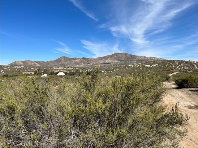 35250 Willow Creek Road, Hemet CA: https://media.crmls.org/medias/d8c5920e-d8b0-447a-a306-1a0412d479ee.jpg