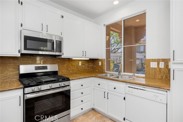 448 N Londonderry Lane, Orange CA: https://media.crmls.org/medias/d8c6c009-aae5-4ea6-afc2-2720e810f1b0.jpg
