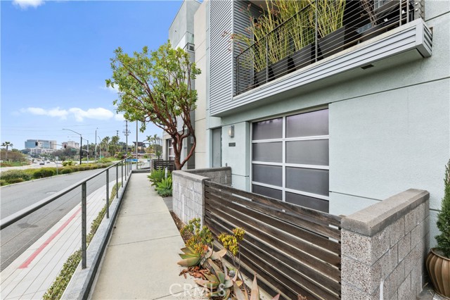 Detail Gallery Image 4 of 51 For 1530 Greenwich Way, Costa Mesa,  CA 92627 - 2 Beds | 3/1 Baths