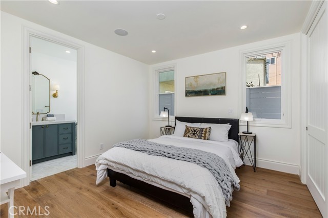 Detail Gallery Image 15 of 20 For 107 Manhattan Ave, Hermosa Beach,  CA 90254 - 5 Beds | 5/1 Baths