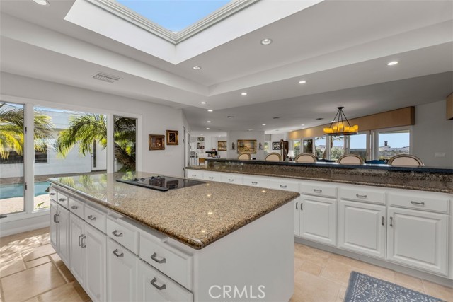 Detail Gallery Image 15 of 31 For 4501 Roxbury Rd, Corona Del Mar,  CA 92625 - 3 Beds | 3/1 Baths