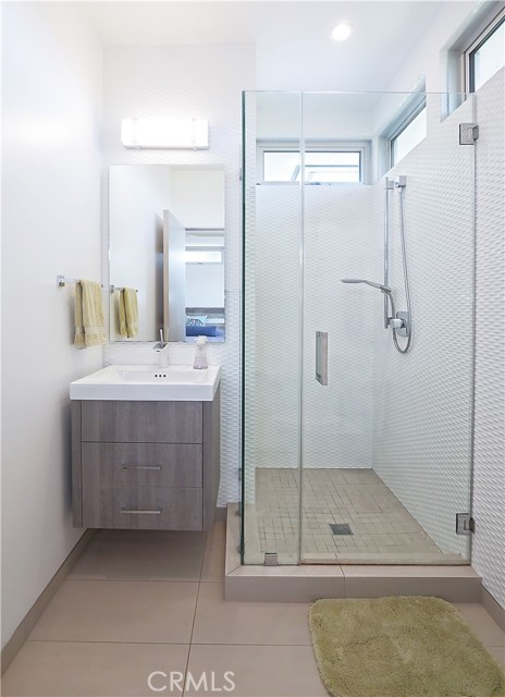 Guest bathroom with floor to ceiling luxurious Porcelanosa tiles.