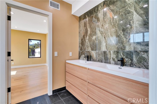 Detail Gallery Image 33 of 57 For 13838 Milbank St, Sherman Oaks,  CA 91423 - 4 Beds | 4 Baths