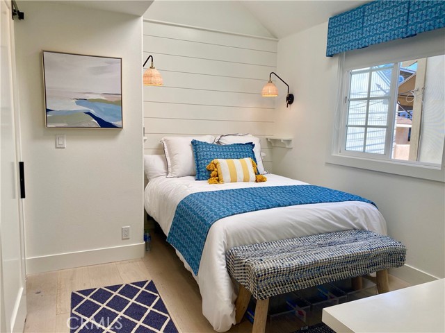 Detail Gallery Image 9 of 11 For 212 1/2 Garnet, Newport Beach,  CA 92662 - 2 Beds | 2 Baths