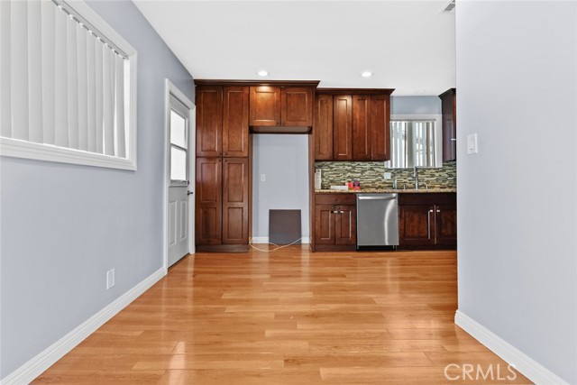 Detail Gallery Image 13 of 25 For 8436 Amboy, Sun Valley,  CA 91352 - 5 Beds | 3 Baths