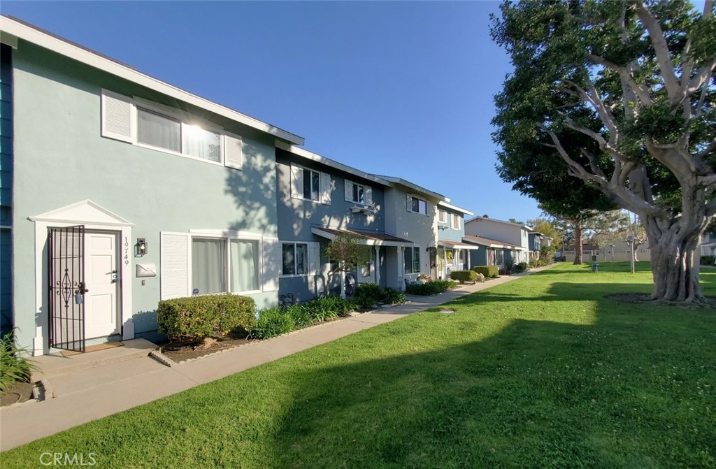 MLS #OC25032668 img 2