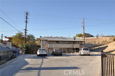 201 W Williams Street, Barstow CA: https://media.crmls.org/medias/d8c99f82-8a35-413c-a248-a16acd7187ba.jpg