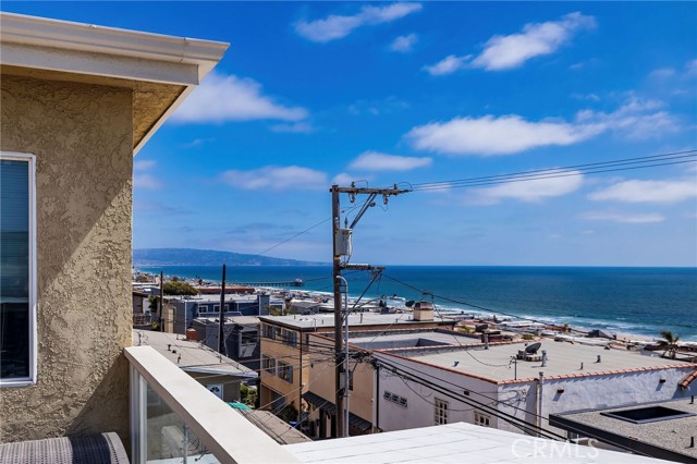 319 26th Place, Manhattan Beach, California 90266, 3 Bedrooms Bedrooms, ,2 BathroomsBathrooms,Residential,Sold,26th,SB22115573