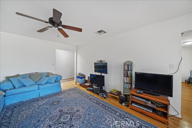 31919 FLORIDA Avenue, Mentone CA: https://media.crmls.org/medias/d8cb1a5b-9c08-451e-aa3a-44ca5d56d5bb.jpg