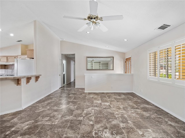 Detail Gallery Image 5 of 57 For 16992 Joshua, Apple Valley,  CA 92307 - 5 Beds | 4 Baths