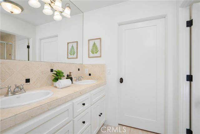 1247 Journeys End Drive, La Canada Flintridge CA: https://media.crmls.org/medias/d8cb213f-979c-4340-ae9c-5cb97c964f20.jpg