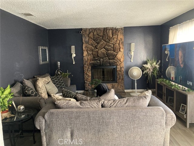 1131 Barstow Road, Barstow CA: https://media.crmls.org/medias/d8cbaaff-6ee2-4128-8c0f-e49e47ff3cfc.jpg