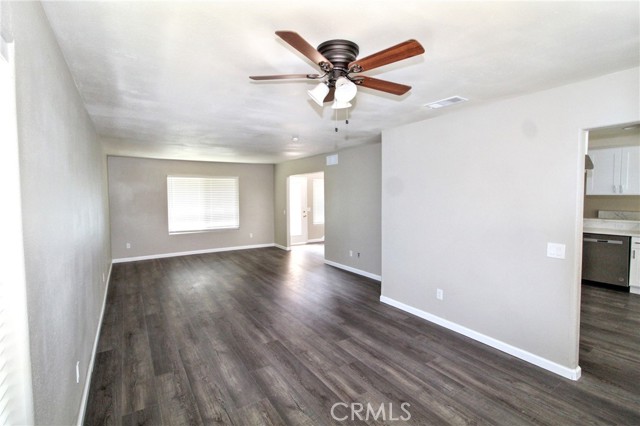 13083 Raenette Way, Moreno Valley CA: https://media.crmls.org/medias/d8cc2fbf-c18d-4e0c-9ab7-09b1e69dc67b.jpg