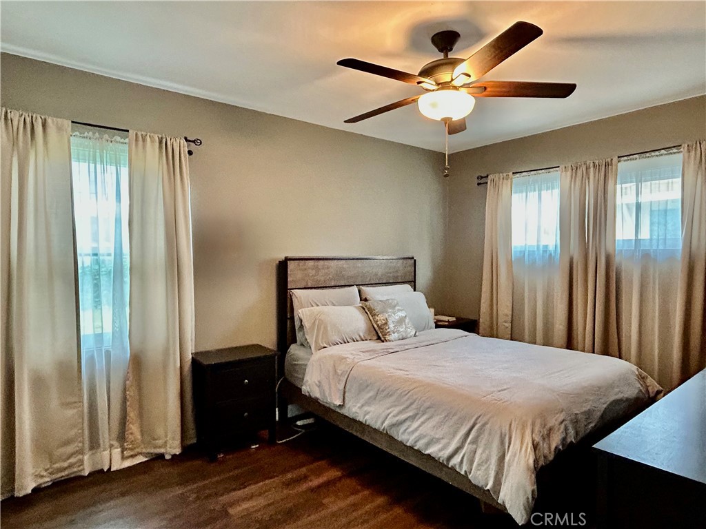 https://media.crmls.org/medias/d8cc7aa1-0088-429e-8d7b-7a077df42207.jpg?preset=X-Large