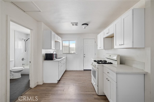 Detail Gallery Image 4 of 41 For 2241 Harrison St, San Bernardino,  CA 92404 - 2 Beds | 1 Baths