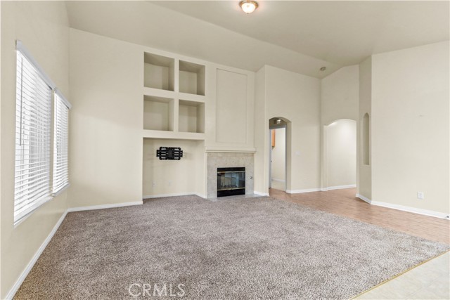Detail Gallery Image 4 of 29 For 11017 Tipperary Dr, Bakersfield,  CA 93311 - 4 Beds | 2 Baths