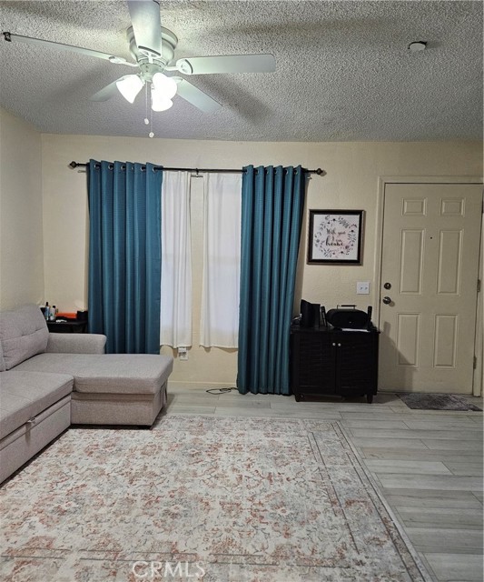 Detail Gallery Image 4 of 10 For 306 E Chestnut Ave #F,  Santa Ana,  CA 92701 - 1 Beds | 1 Baths