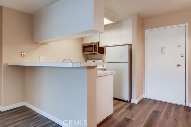 5585 E Pacific Coast, Long Beach CA: https://media.crmls.org/medias/d8cf0cda-1c71-4d2f-b88f-8574ddeefd27.jpg