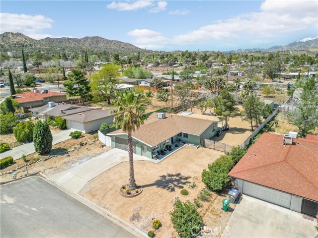 Detail Gallery Image 2 of 25 For 7658 Deer Trl, Yucca Valley,  CA 92284 - 2 Beds | 2 Baths