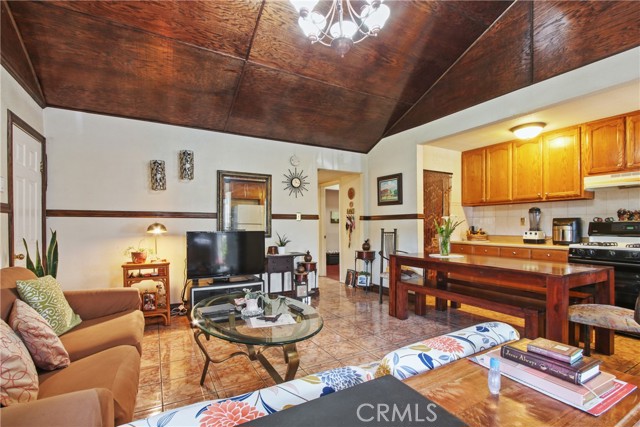 1419 S Redondo Boulevard, Los Angeles CA: https://media.crmls.org/medias/d8cfd80a-235a-49ea-8053-3d84b5ab550c.jpg