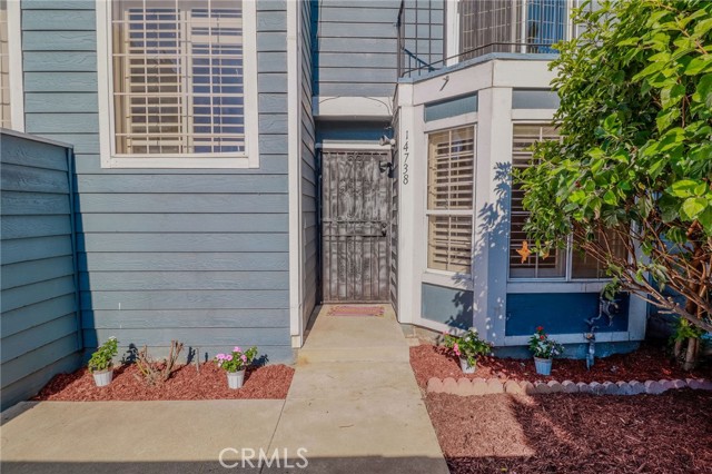 14738 Pioneer Boulevard, Norwalk CA: https://media.crmls.org/medias/d8cff5a7-50bd-4076-9e64-cbb3a5a6877e.jpg