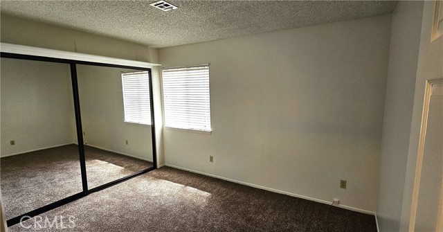 Detail Gallery Image 7 of 13 For 19268 Elm, Apple Valley,  CA 92308 - 2 Beds | 2 Baths