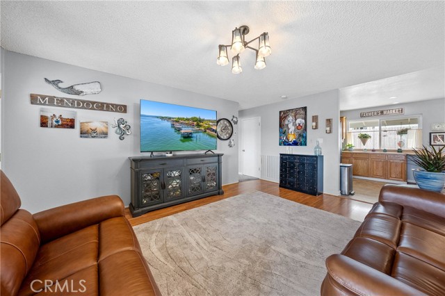 494 S Whipple Street, Fort Bragg CA: https://media.crmls.org/medias/d8d0b787-0b2c-4f98-97c4-0059d14470c9.jpg