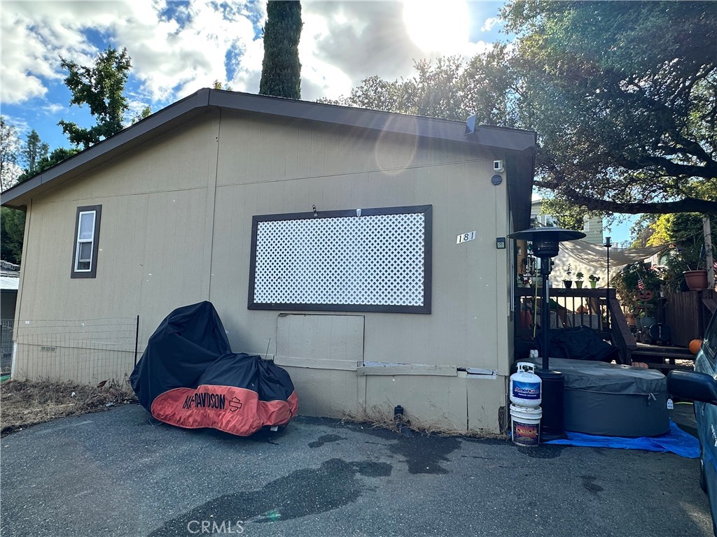 https://media.crmls.org/medias/d8d0f57c-b55c-48aa-8cf0-582fc5751636.jpg?preset=X-Large