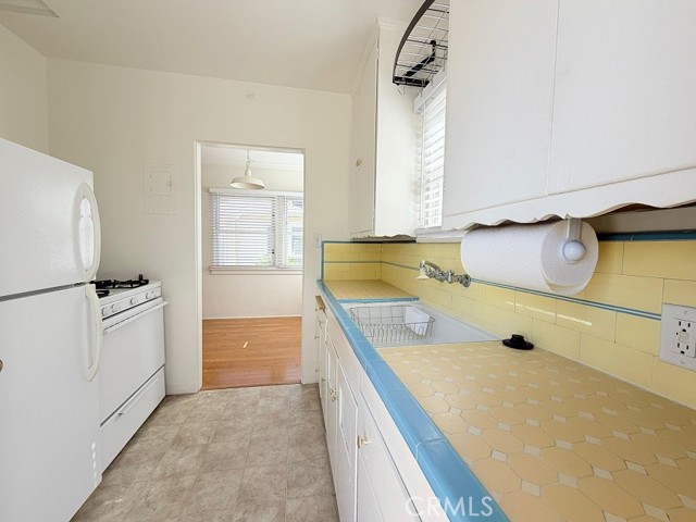 Detail Gallery Image 2 of 9 For 141 N Kenwood St #B,  Burbank,  CA 91505 - 1 Beds | 1 Baths