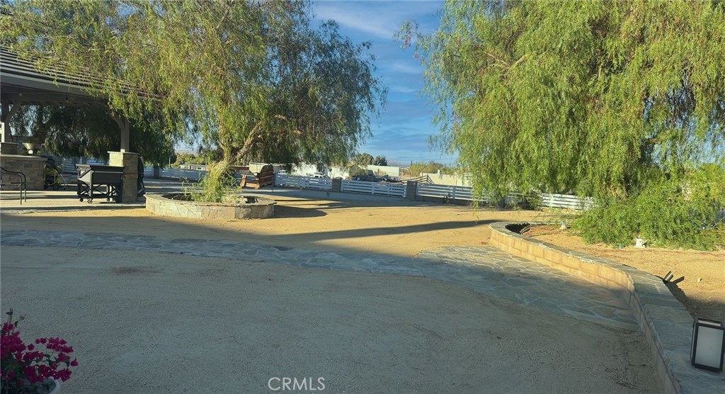 https://media.crmls.org/medias/d8d11206-7412-4765-86d1-f1ac09688a87.jpg?preset=X-Large