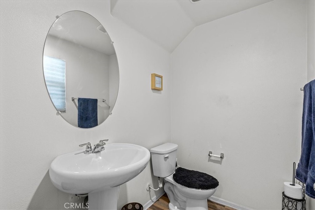 https://media.crmls.org/medias/d8d24d84-b1f5-4074-830f-eec7ed1f8582.jpg?preset=X-Large