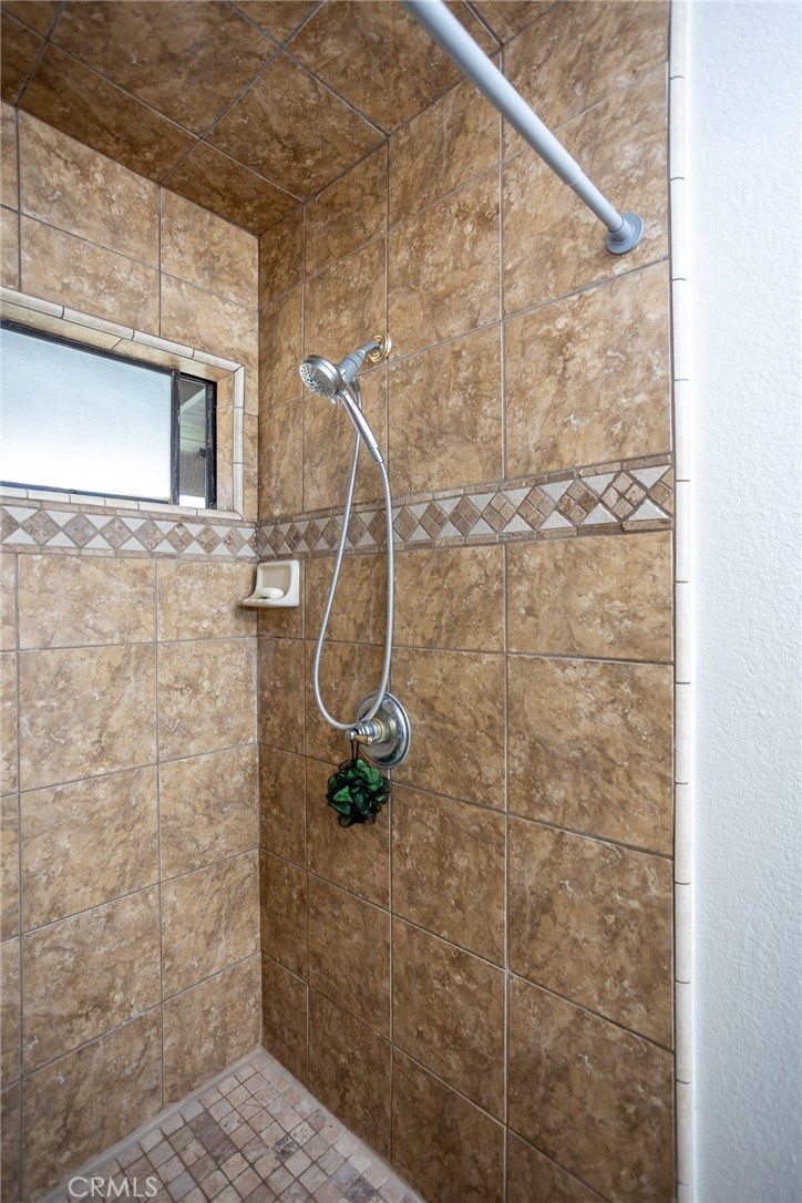 https://media.crmls.org/medias/d8d36430-c1f0-43d2-ae4c-8a746fde8999.jpg?preset=X-Large