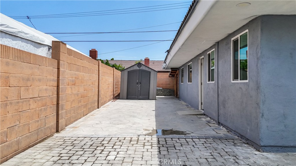 https://media.crmls.org/medias/d8d413fd-d0ed-4c69-803e-2428f2067663.jpg?preset=X-Large