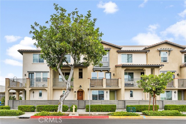 Detail Gallery Image 2 of 29 For 2560 Valentina Way #2,  Commerce,  CA 90040 - 3 Beds | 3 Baths