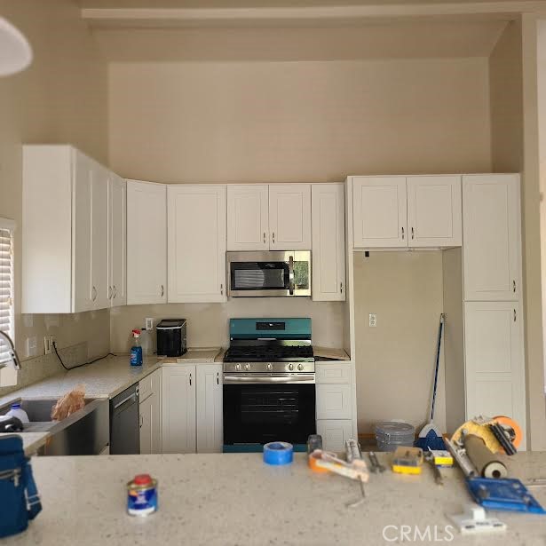 Detail Gallery Image 6 of 13 For 25151 Costeau, Laguna Hills,  CA 92653 - 4 Beds | 2 Baths