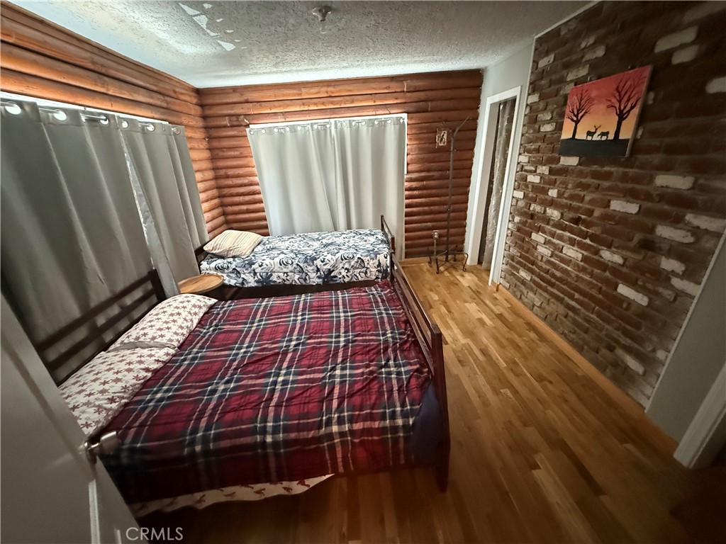 https://media.crmls.org/medias/d8d52a4b-d9d7-4959-94de-2e45e71c8ab4.jpg?preset=X-Large