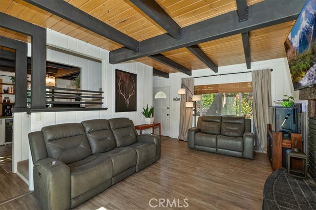 Detail Gallery Image 8 of 33 For 905 Jungfrau, Crestline,  CA 92325 - 2 Beds | 1/1 Baths