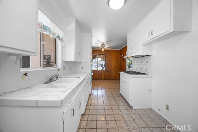 Detail Gallery Image 6 of 28 For 2006 W Wilshire Ave, Santa Ana,  CA 92704 - 3 Beds | 2 Baths