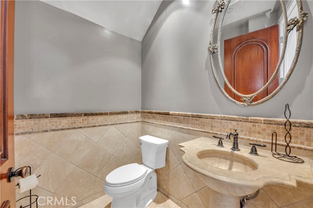 Detail Gallery Image 22 of 70 For 22166 W San Joaquin Dr, Canyon Lake,  CA 92587 - 5 Beds | 4/1 Baths