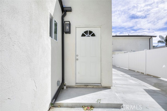 Detail Gallery Image 2 of 25 For 15557 Wyandotte St, Van Nuys,  CA 91406 - 3 Beds | 2 Baths