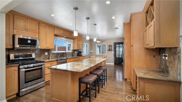 5215 E Monlaco Road, Long Beach CA: https://media.crmls.org/medias/d8d7f686-febd-4b11-878c-8541e2a53285.jpg