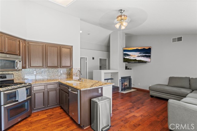 Detail Gallery Image 6 of 33 For 15161 Etienne St, Lake Elsinore,  CA 92530 - 3 Beds | 2 Baths